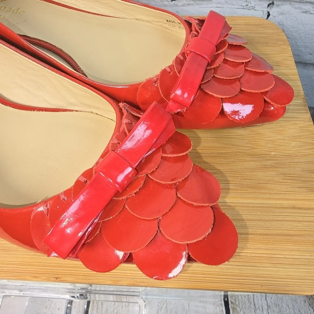 KATE SPADE NEW YORK ERICA RED PATENT FLATS WOMENS SIZE 6 1/2 EUC